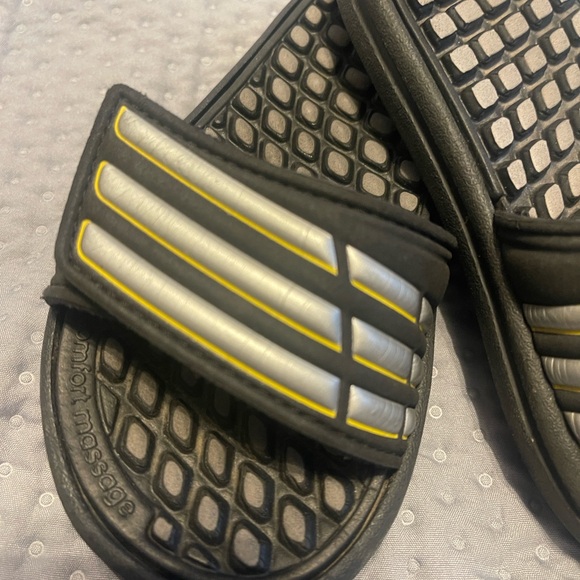 ADIDAS kids unisex slides size 11K - Picture 2 of 8